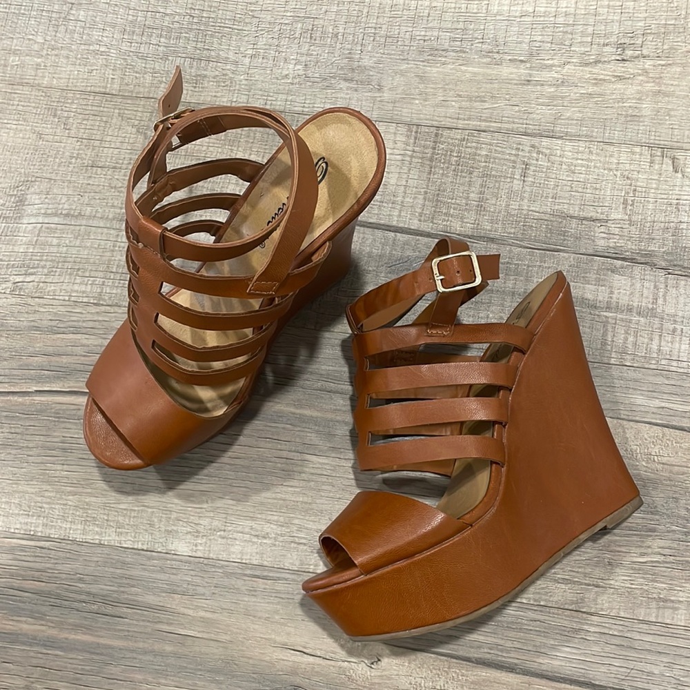 Breckelle’s Brown Wedges